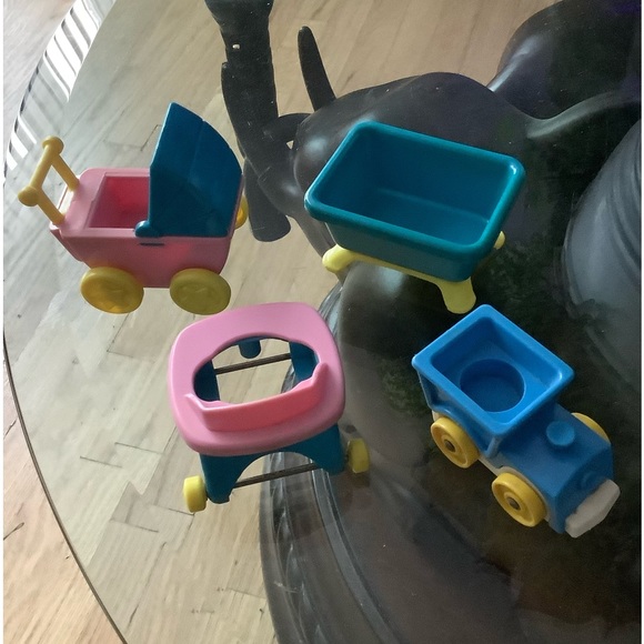 Assorted Dollhouse accessories - Picture 2 of 2